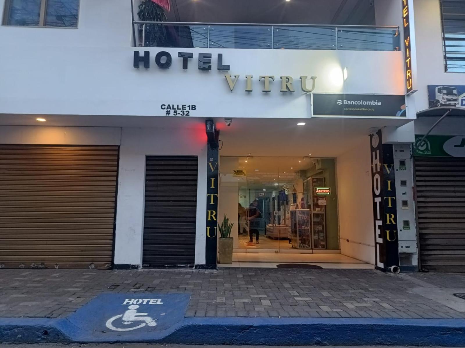 Vitru Hotel *